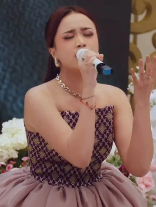 Momen membahagiakan ini juga terjadi saat Brisia Jodie launching single terbarunya yang berjudul Tak Ada Restu. [Foto: Instagram/brisiajodie96]