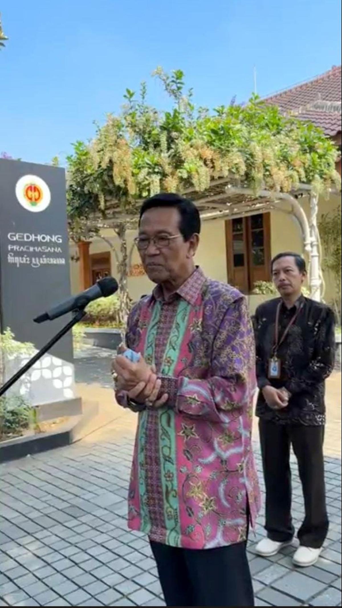 Terkait apakah Pemprov DIY akan memberikan bantuan pendampingan hukum pada Krido yang telah ditetapkan sebagai tersangka, Sultan menegaskan pihaknya tidak akan memberikan bantuan apapun.