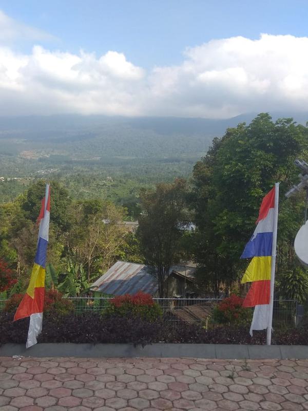 Gunung Slamet tertutup kabut dilihat dari Pos Pengamatan Gunung Api, Gambuhan, Pemalang, Jawa Tengah, Jumat, 9 Agustus 2019. (Foto: Liputan6.com/Muhamad Ridlo)