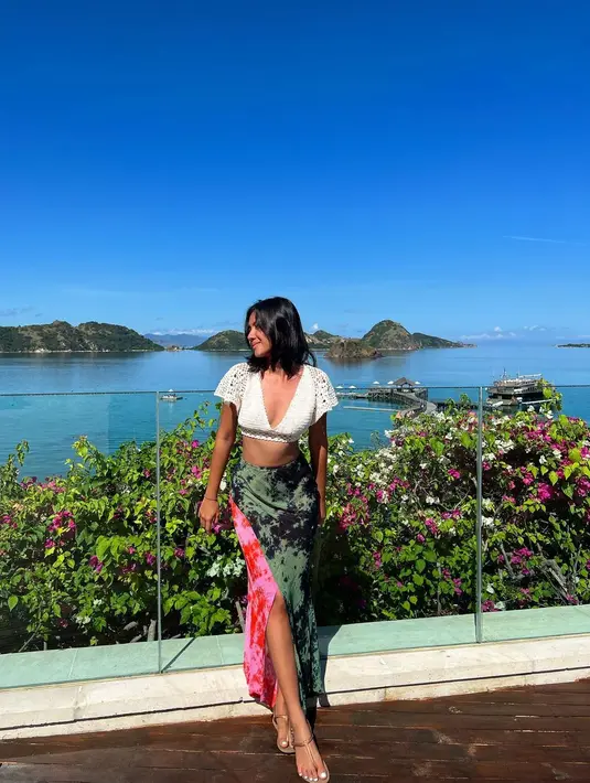 Alih-alih marah, pemeran utama Dear David ini menganggapnya sebagai seru-seruan. Caranya yang elegan itu justru menampar sang hater lebih keras. [Instagram @sheninacinnamon]