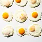 Memasak telur membutuhkan keahlian khusus yang harus dilatih, simak di sini kesalahan yang mungkin masih Anda lakukan sampai sekarang. Sumber foto: David Malosh/Egg Shop/mydomaine.com.