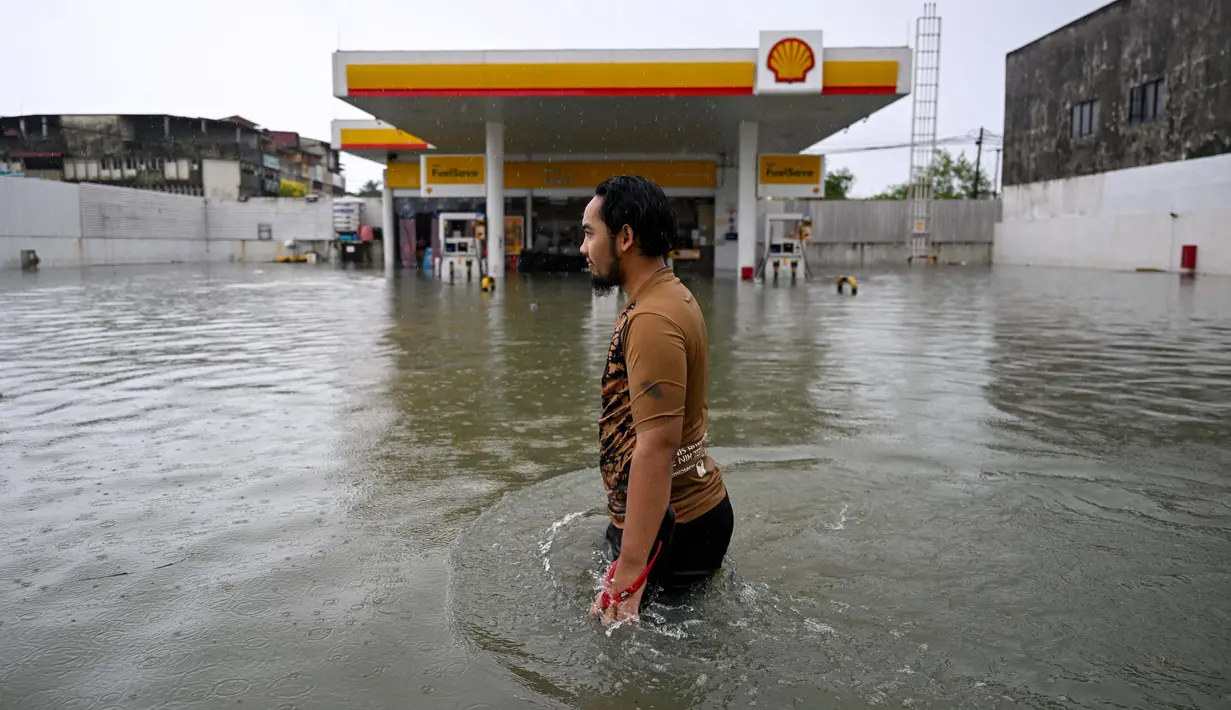 Bencana banjir di Malaysia yang kian meningkat dikhawatirkan bisa menjadi yang terburuk dalam satu dekade terakhir. (MOHD RASFAN/AFP)