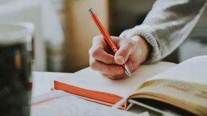 Cara Journaling yang Baik untuk Kesehatan Mental, Panduan Menulis yang Membantu Mengenali Emosi
