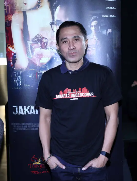 "Sekian lama main film baru kali ini gua main horor. Jose (Purnomo) dan Rizal (Mantovani) dari dulu sudah berada di film horor. Kenapa gua memilih horor sekarang, gua suka cerita dan temanya," terangnya. (Nurwahyunan/Bintang.com)
