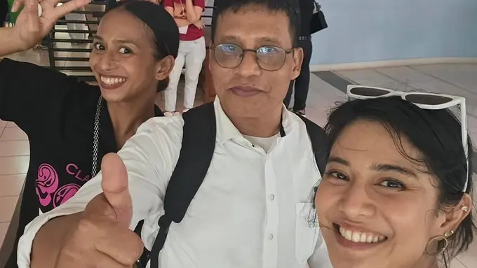 Dian Sastrowardoyo dan guru favoritnya (Instagram/therealdisastr)