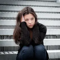 Tidak salah jika terpuruk karena patah hati, yang salah adalah ketika kamu tidak berusaha bangkit. (Foto: huffingtonpost.com)