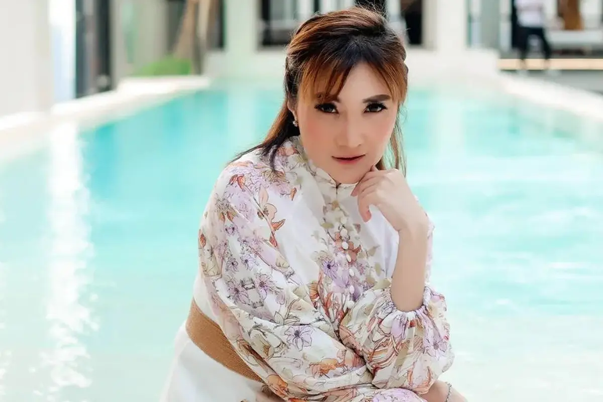 Kiki Amalia Pamer Perut Buncit
