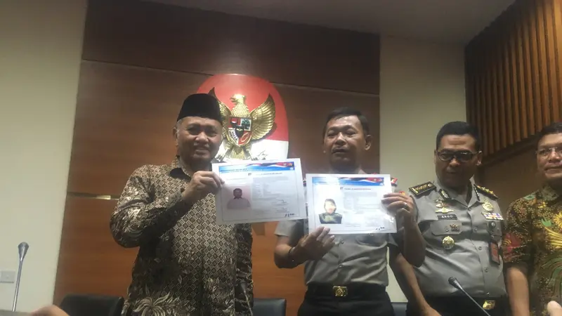 Kapolda Metro Jaya dan Ketua KPK menunjukan sketsa wajah terduga penyerang Novel Baswedan (Liputan6.com/Fachrur Rozie)