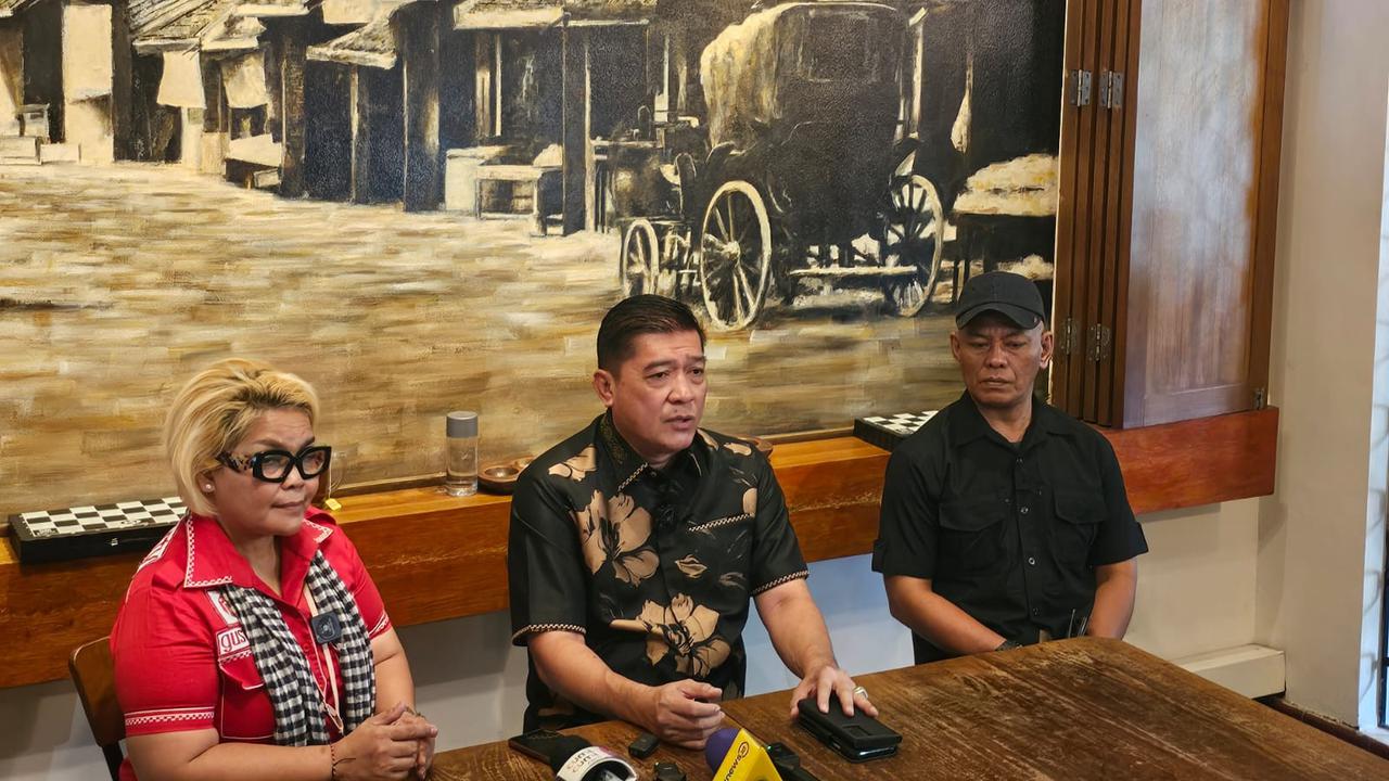 Ketua Umum Relawan Solmet, Silfester Matutina (tengah) (Istimewa)