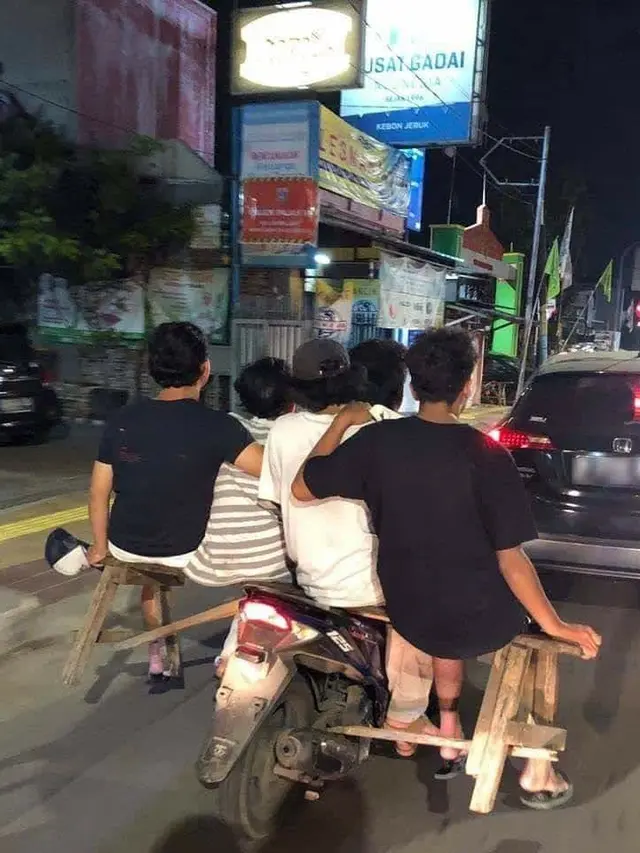 6 Benda Tak Biasa yang Dipasang di Motor, Kelewat Nyeleneh
