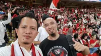 Rizky Ramadhan (kanan) salah satu anggota Garuda Qatar yang menyaksikan langsung pertandingan Timnas Indonesia versus Arab Saudi di Jeddah. (Dokumentasi Rizky Ramadhan)