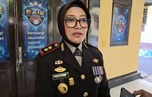 Sambil Live Facebook, Ibu-Ibu Ngamuk Datangi Polres Sragen Siram Bensin ke Polisi