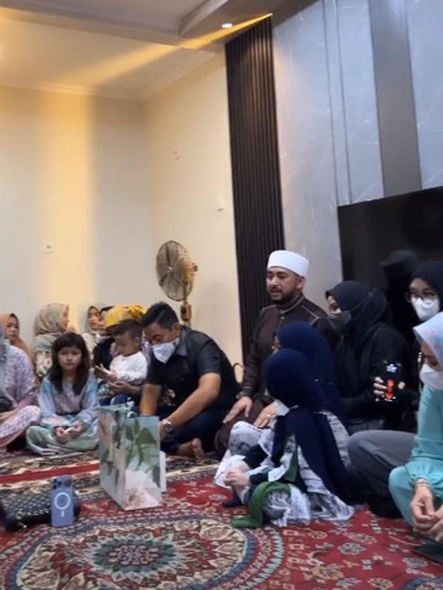 6 Momen Syukuran Rumah Baru Gala Sky, Buka Puasa Bareng Anak Yatim