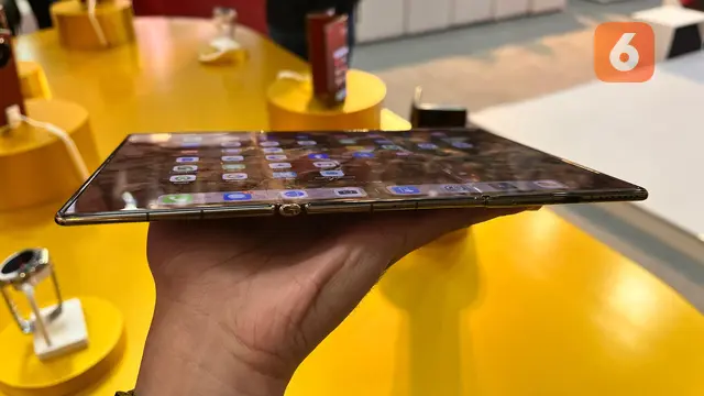 Huawei Mate XT Ultimate Design. Liputan6.com/Reanthonio Oktovier Sinanu