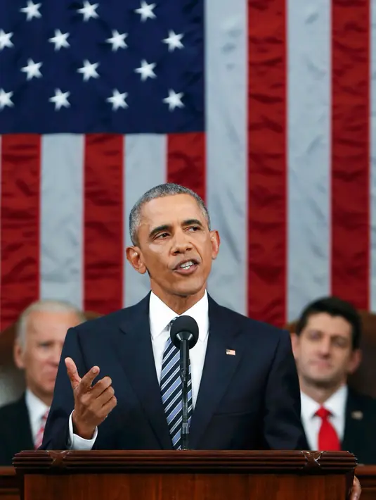 Ekspresi Presiden AS, Barack Obama ketika pidato kenegaraan tahunan, State of the Union (SOTU) di hadapan parlemen di Washington, Selasa (12/1). Pidato ini merupakan pidato SOTU terakhir Obama setelah menjabat selama dua periode. (REUTERS/Evan Vucci/Pool)