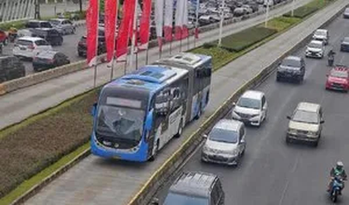 Menurut dia, jika tak ada PSO, maka tarif yang dikenakan untuk layanan TransJakarta ke Bandara bisa mencapai Rp12 ribu.