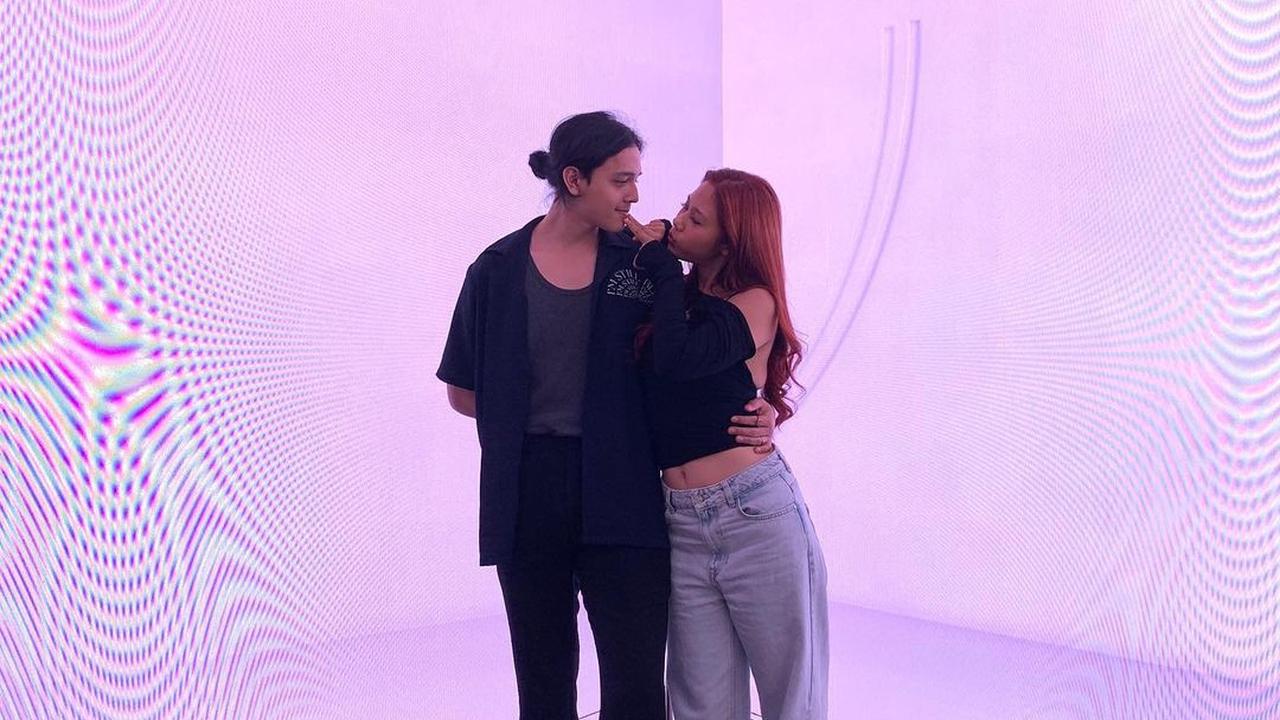 7 Gaya Pacaran Nadin Amizah dan Faishal Tanjung yang Menggemaskan dan Jadi Couple Goals