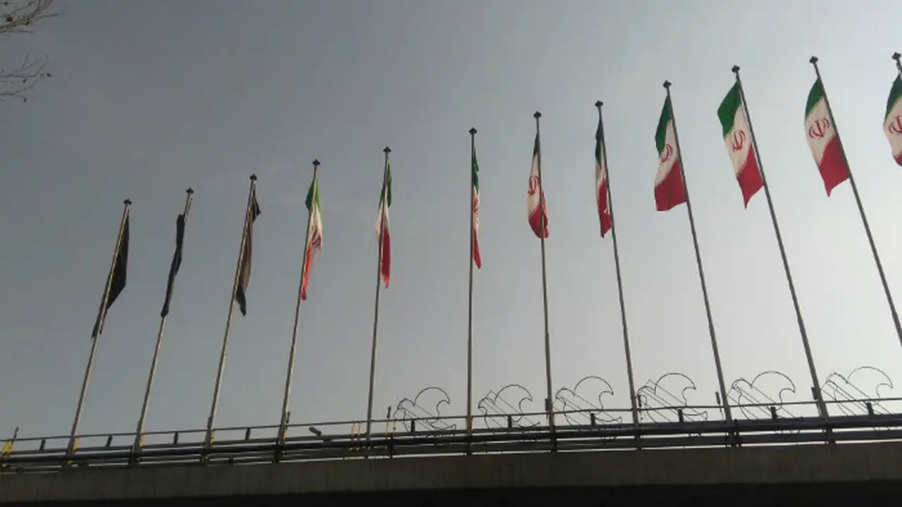 Bendera Hitam Tanda Perkabungan Rakyat Iran