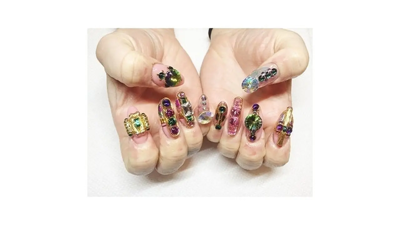 Tampil Ekstrim dan Berani dengan Gaya Kuku Manicure Scluptures