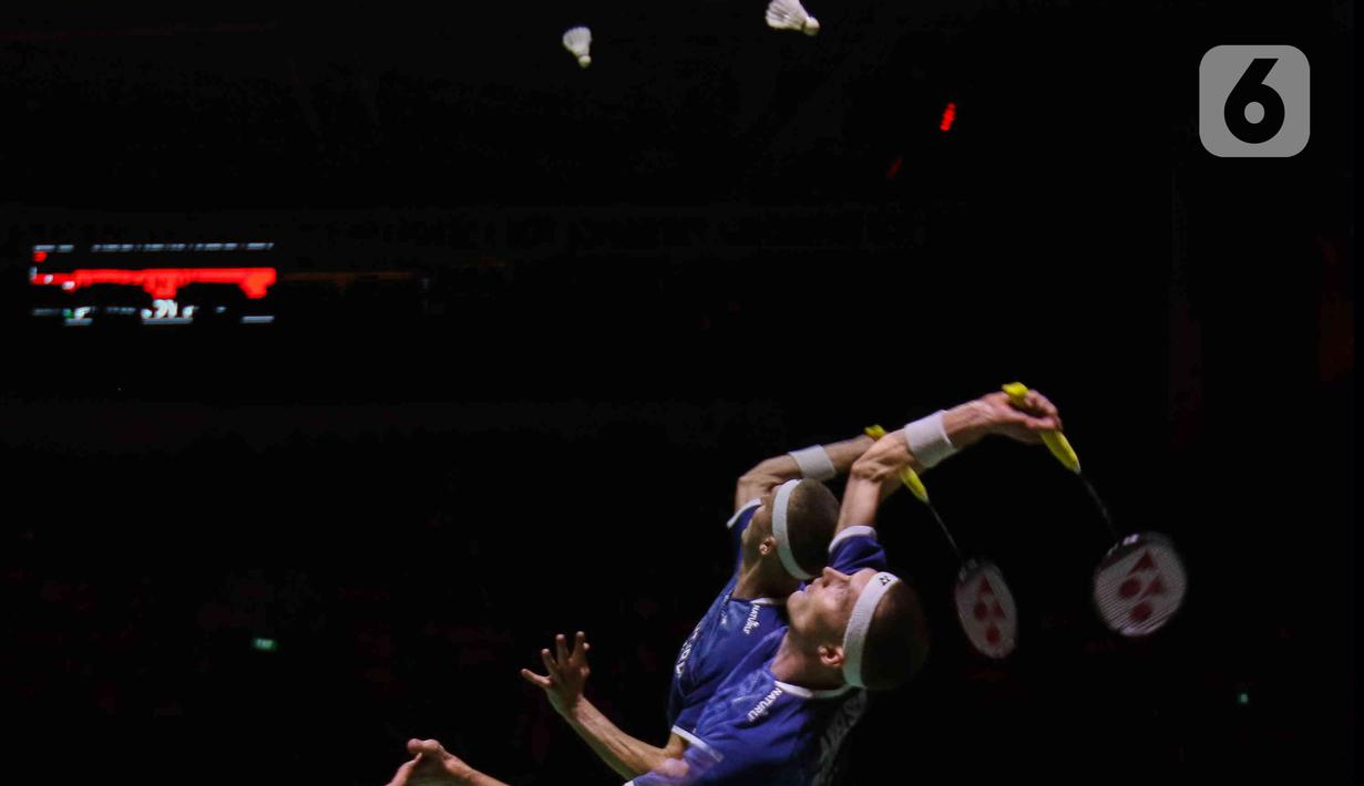 Hanya butuh dua gim, Viktor Axelsen menyegel kemenangan dengan skor kembar 21-15 dan 21-15. (Liputan6.com/Herman Zakharia)