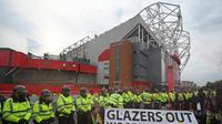 Aksi protes kembali mewarnai jalannya pertandingan Manchester United Vs Liverpool (AFP/ Oli SCARFF)