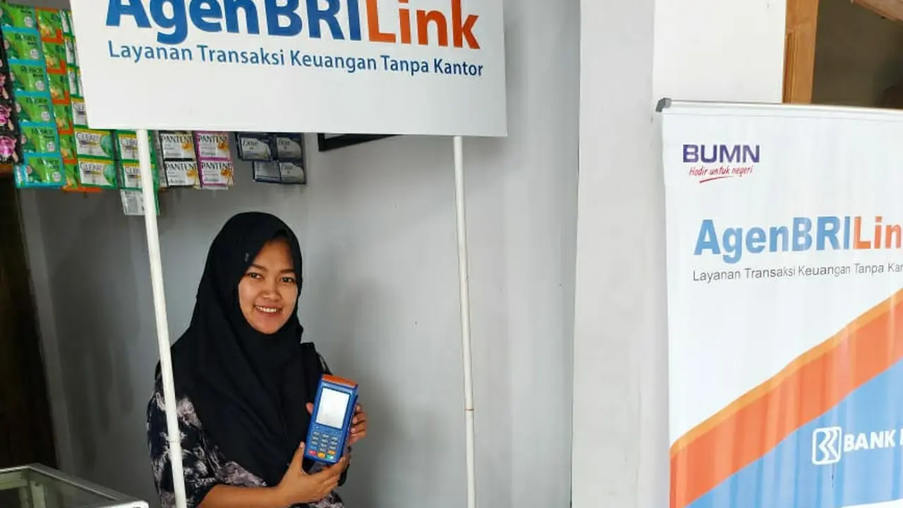 Koni Aturrohmah, agen BRILink milik PT Bank Rakyat Indonesia (Persero) Tbk atau BRI. foto: Istimewa