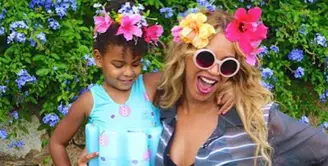 Belum lama ini, Beyonce dan Jay Z baru saja dikaruniai anak kembar. Sempat membuat publik penasaran lantaran pasangan suami istri ini tak kunjung memberi tahu wajah kedua anaknya tersebut. (Instagram/Beyonce)