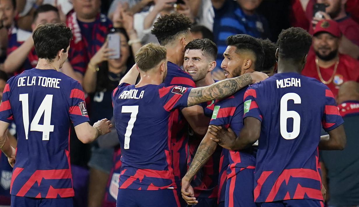 Lima tiket tersisa ke Piala Dunia 2022 akan diperebutkan oeh 11 negara dari 5 konfederasi. Tiga tiket, satu diambil dari Zona Eropa dan dua tiket dari Zona Concacaf. Sementara dua tiket lagi akan ditentukan dari dua laga play-off antar-benua. Berikut ulasannya. (AP/Julio Cortez)