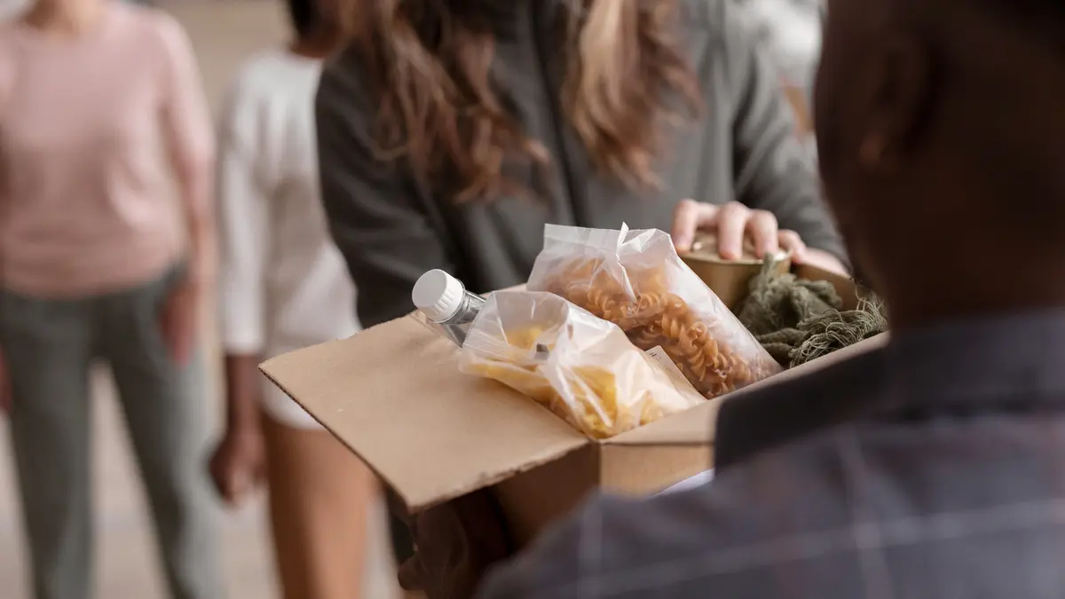 Arti Mimpi Diberi Makan Orang Lain - Ragam Bola.com