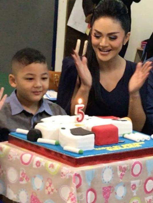  Sederhana  Ini Cara Krisdayanti Rayakan Ultah  Kellen 
