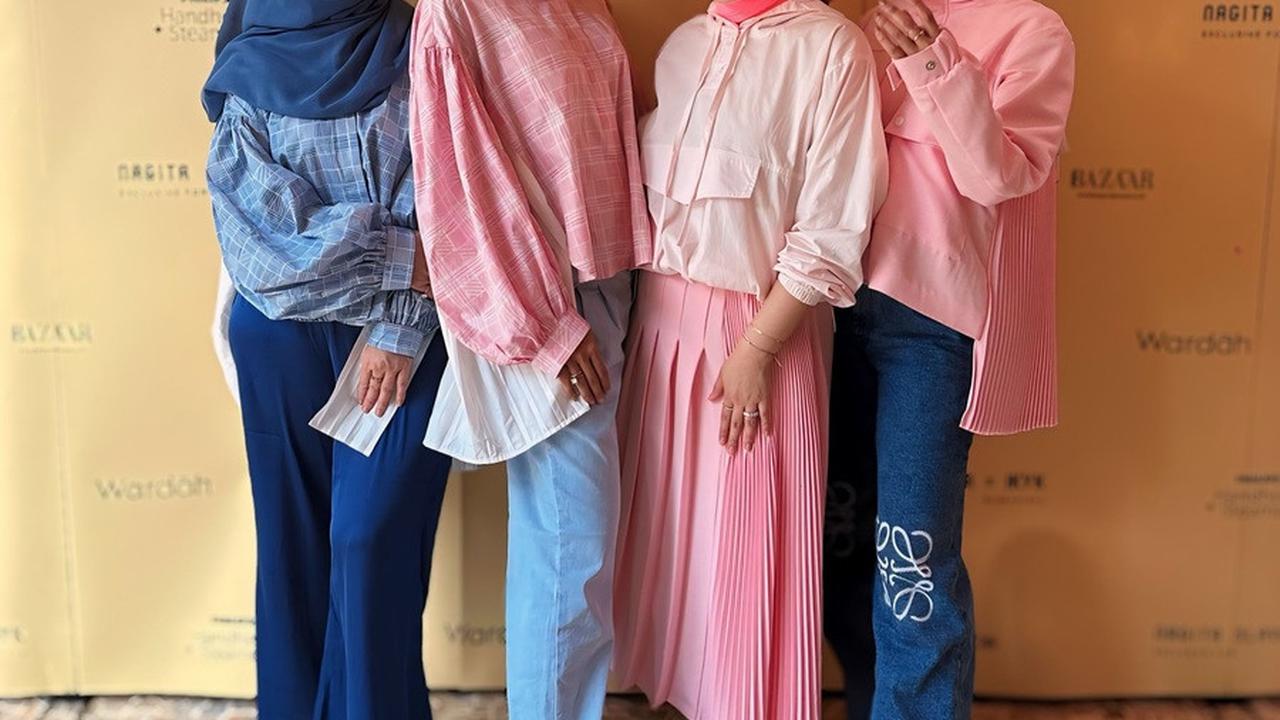 Bersama Kedua Putri dan Menantunya