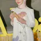 Biasa tampil dengan rambut tergerai, Nikita Willy menunjukkan pesona yang berbeda ketika menggunakan hijab dan dress panjang. [@nikitawillyofficial94].