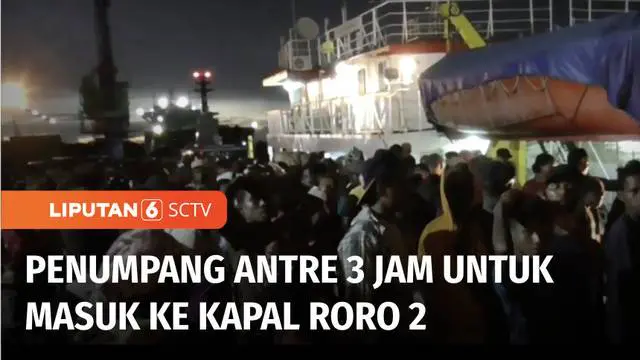 Jelang hari raya Natal dan Tahun Baru, Pelabuhan Merak, Banten, mulai dipadati kendaraan yang akan menyeberang ke Pulau Sumatera. Panjangnya antrean membuat para penumpang kapal harus menunggu lama.