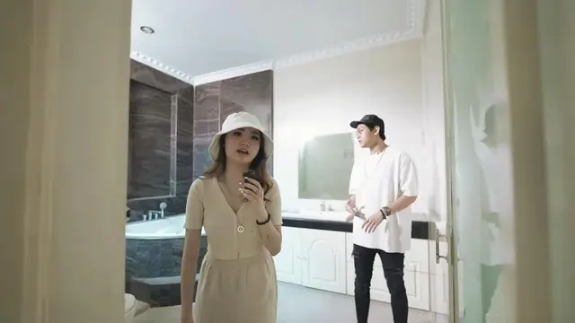 Potret rumah Indra Kenz yang sedang direnovasi