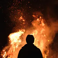 Ilustrasi Api/https://unsplash.com/Adam Wilson