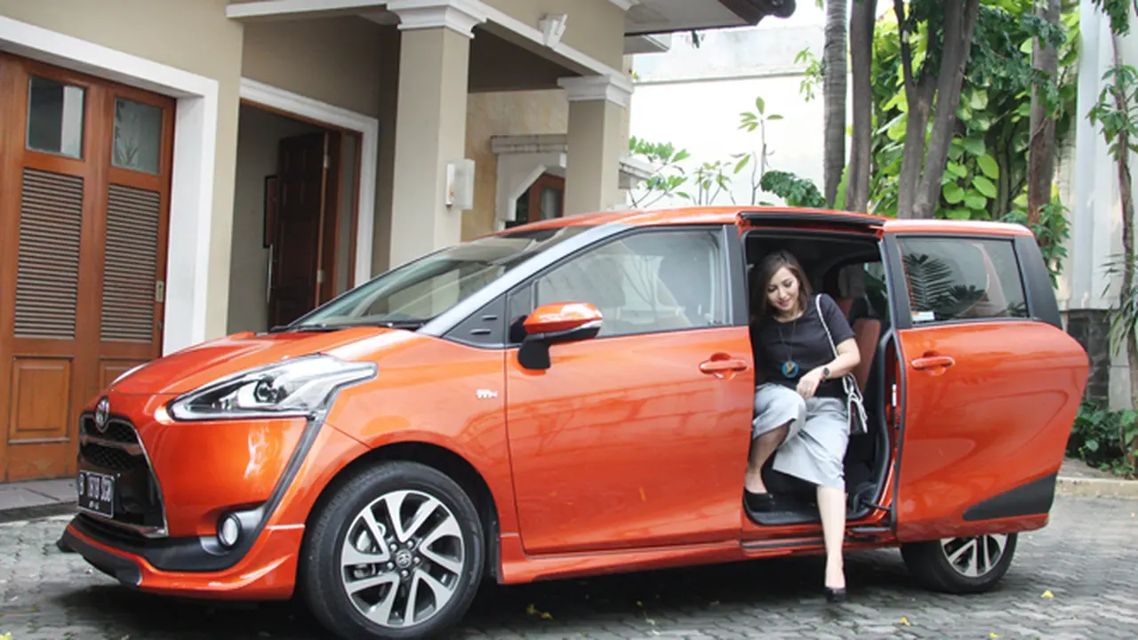 Hanifa Ambadar Menetapkan Hati Ke Toyota Sienta
