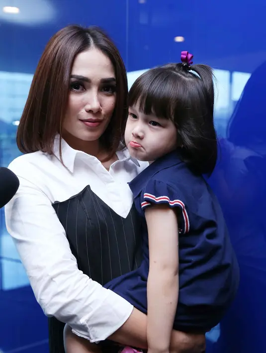 Daripada terlalu membenahi penampilannya, Ussy Sulistiawaty lebih memilih memikirkan bagaimana ia akan menjadi lebih baik. (Nurwahyunan/Bintang.com)