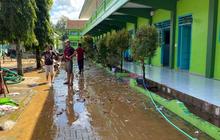 Kondisi Sekolah MAN di Desa Munjungan Trenggalek Usai Banjir Menerjang, Dipenuhi Lumpur Tebal