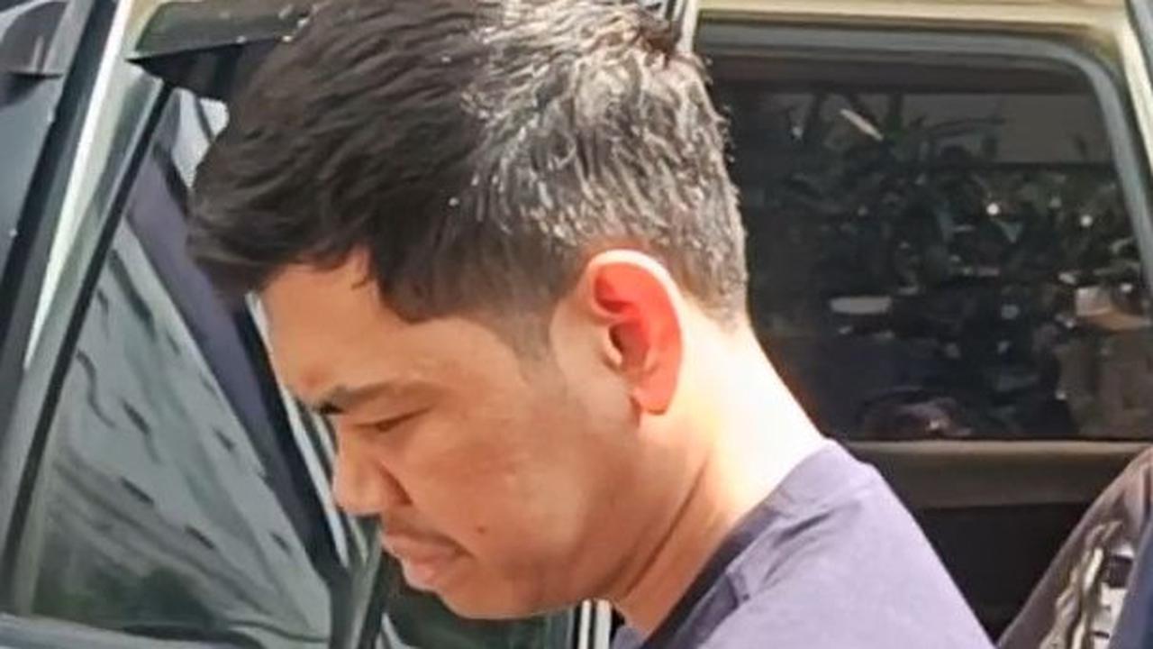 Polisi menangkap kekasih artis FTV; Tamara Tyasmara berinisial YA pada Jumat (9/2) pagi.<br>