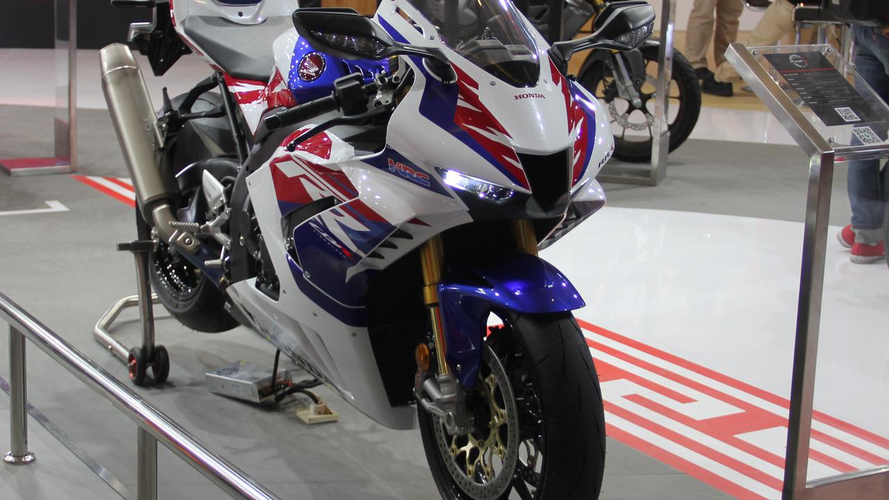 Mengenal Jenis dan Posisi Lampu Sein Depan Sepeda Motor