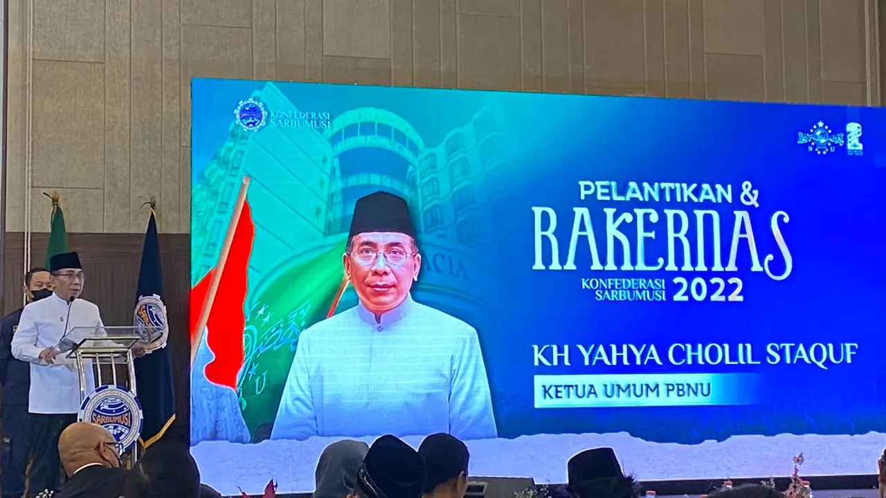 Ketum PBNU KH Yahya Cholil Staquf alias Gus Yahya melantik pengurus Sarikat Buruh Muslim Indonesia (Sarbumusi) NU