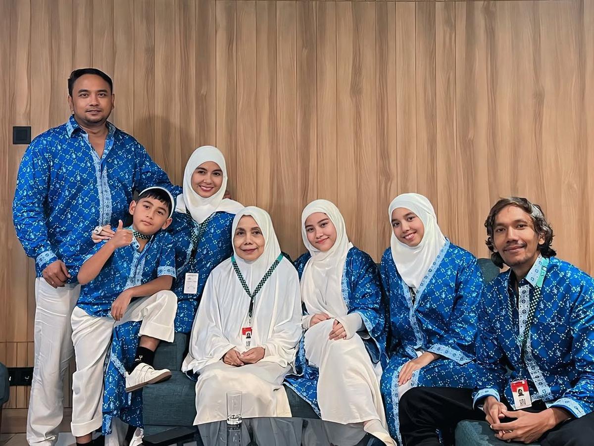 Potret Meisya Siregar dan Bebi Romeo Ajak Keluarga Jalani Umroh Bersama