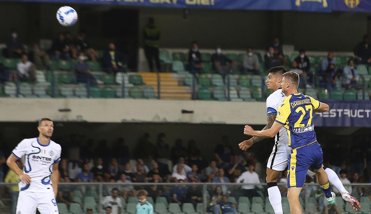Inter Milan lebih mendominasi pertandingan setelah kedudukan satu sama. Hasilnya, Pemain pinjaman baru Inter Milan dari Lazio, Joaquin Correa berhasil balikkan keadaan di menit ke-83. Correa sukses mengkonversi umpan silang Matteo Darmian lewat tandukannya. (Foto: LaPresse via AP/Paola Garbuio