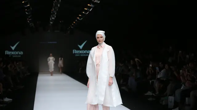 Light Up Your Confidence, Kolaborasi Keren 3 Desainer Tanah Air dalam JFW 2020