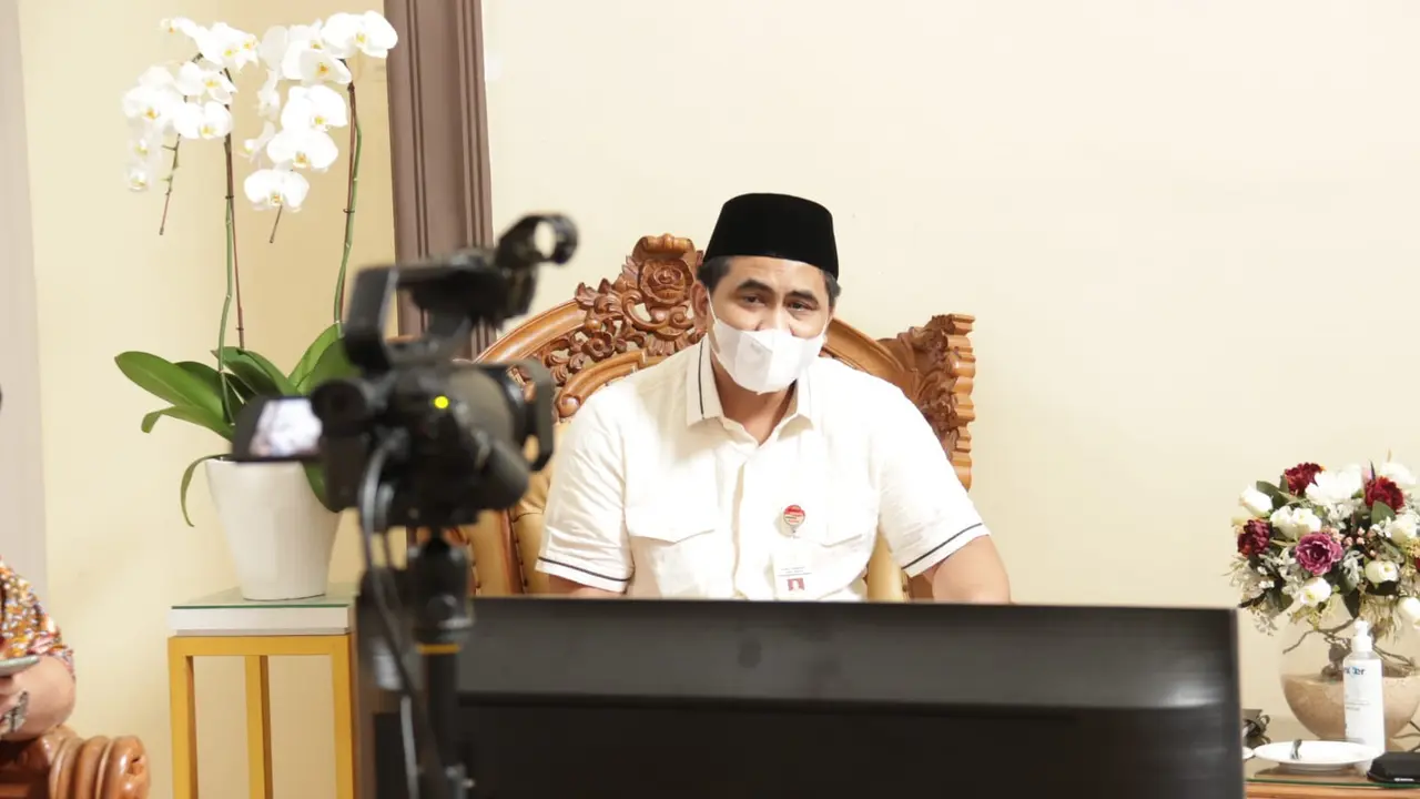 Foto : Wakil Gubernur Jawa Tengah, Taj Yasin Maimoen saat mengikuti secara virtual Rakor evaluasi PPKM