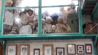 Papermoon Puppet Theatre di Yogyakarta menyimpan beragam boneka pertunjukan (Liputan6.com/Komarudin)