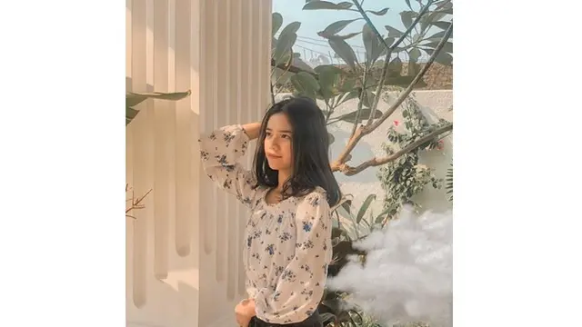 Melalui akun Instagramnya, Adrienne kerap membagikan aktivitasnya sehari-hari.
