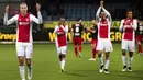 Bek tengah Belanda berusia 31 tahun, Mike van der Hoorn (kiri) yang kini tengah menjalani musim kedua bersama FC Utrecht tercatat pernah berseragam Ajax Amsterdam selama 3 musim mulai 2013/2014 hingga 2015/2016. Pada dua musim pertamanya ia menggunakan nomor punggung 6 dan berganti menjadi nomor 4 pada musim terakhirnya. Selama tiga musim berseragam Ajax ia hanya tampil dalam 49 laga di semua kompetisi dengan torehn 4 gol dan 1 assist. Karena minimnya kesempatan bermain, ia memilih hengkang ke Swansea City pada awal musim 2016/2017. (AFP/ANP/Olaf Kraak)