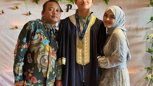 Putri Delina tampil memukau