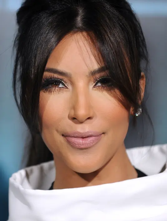 Di masa kehamilan sebelumnya, Kim memang mengalami banyak masalah. Untuk anak ke-3 nanti Kim mengambil cara yang cukup menggegerkan, yaitu mencari ibu pengganti. (AFP/Bintang.com)